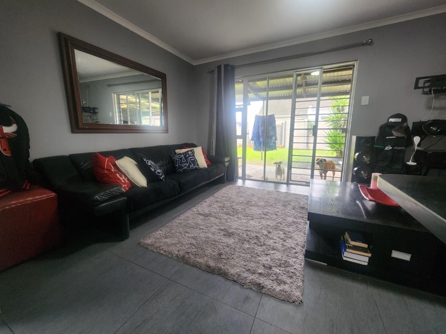 To Let 3 Bedroom Property for Rent in Bothasig Western Cape